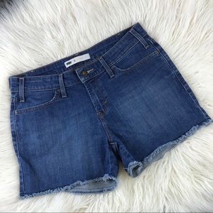 LEVI’S Frayed Hem Cutoff Shorts Size 8 Medium Wash